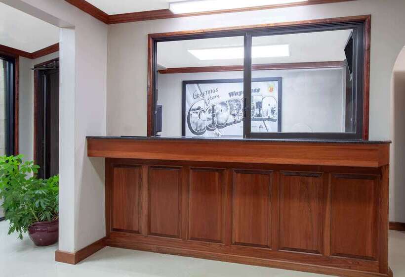 מוטל Super 8 By Wyndham Waycross Ga