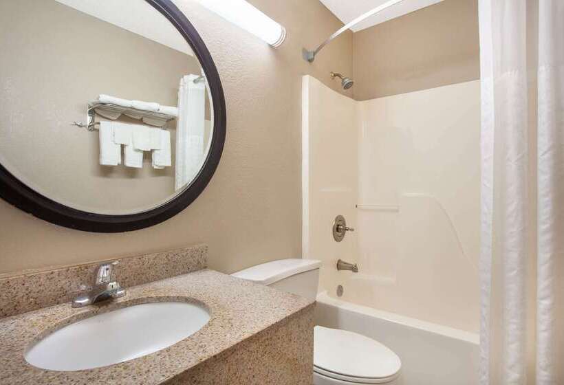 מוטל Super 8 By Wyndham Waycross Ga