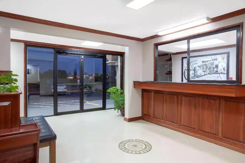 Motel Super 8 By Wyndham Waycross Ga