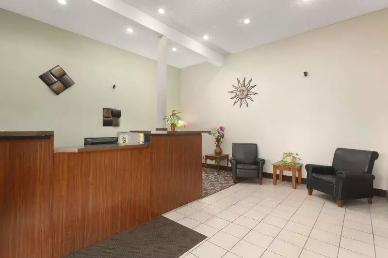 فندق على الطريق Super 8 Sioux Falls Near Convention Center