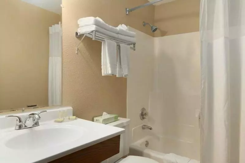 فندق على الطريق Super 8 Sioux Falls Near Convention Center