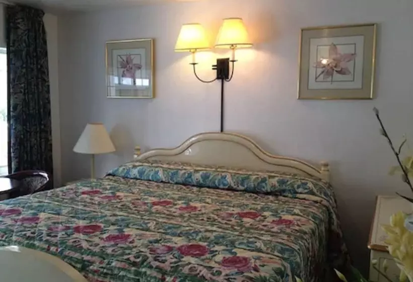 Three Oaks Motel  Titusville