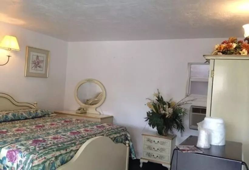 Three Oaks Motel  Titusville