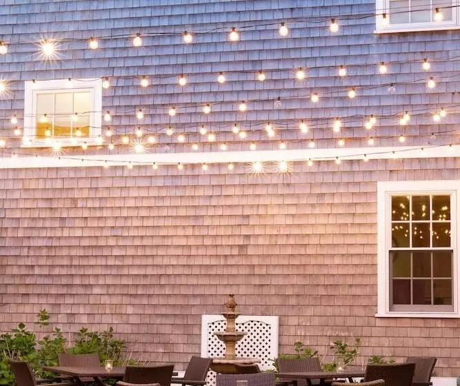 Vineyard Square Hotel & Suites