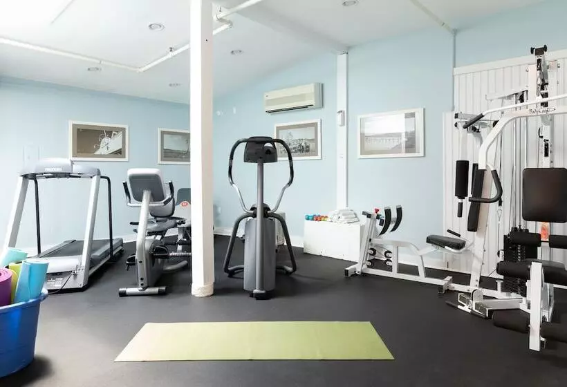 Vineyard Square Hotel & Suites