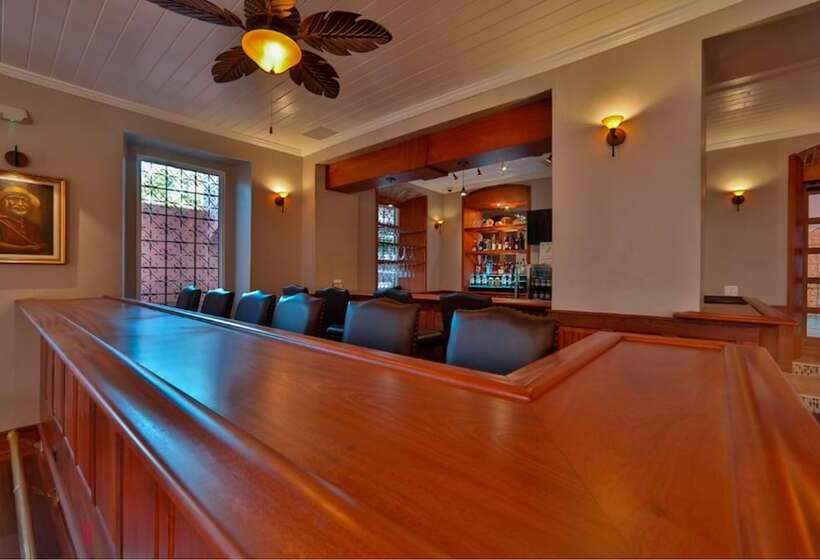 هتل Company House