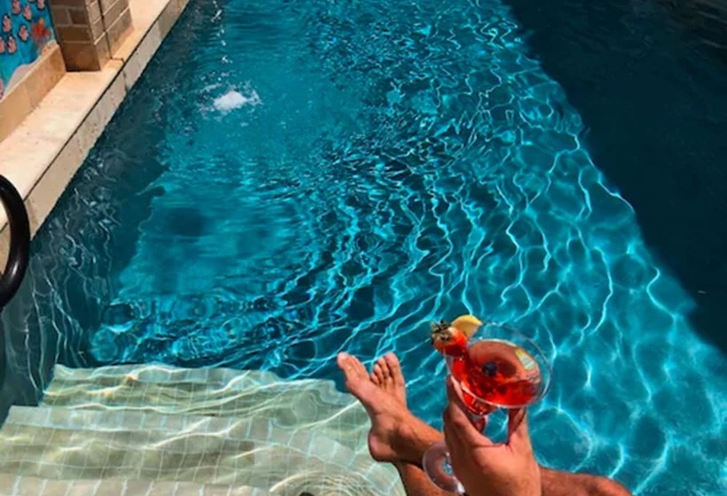 هتل Company House