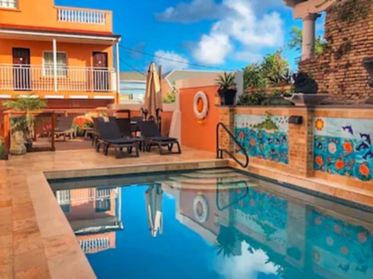 هتل Company House