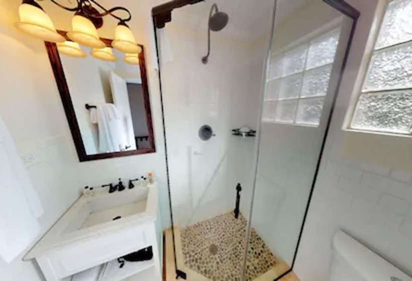 هتل Company House