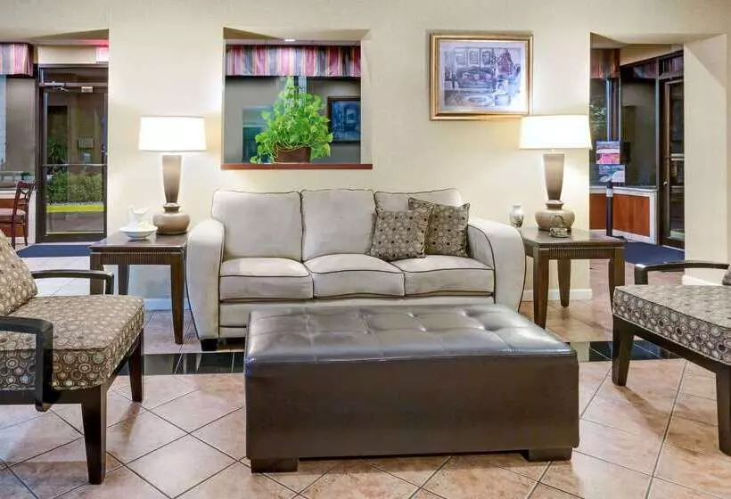 Hotelli Days Inn By Wyndham Hoover Birmingham