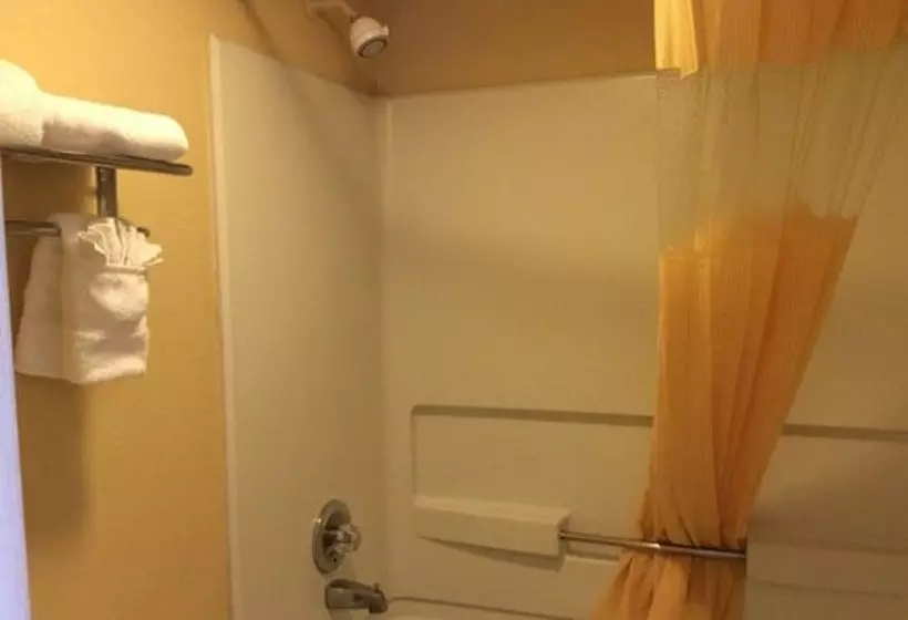 Hotelli Days Inn By Wyndham Hoover Birmingham