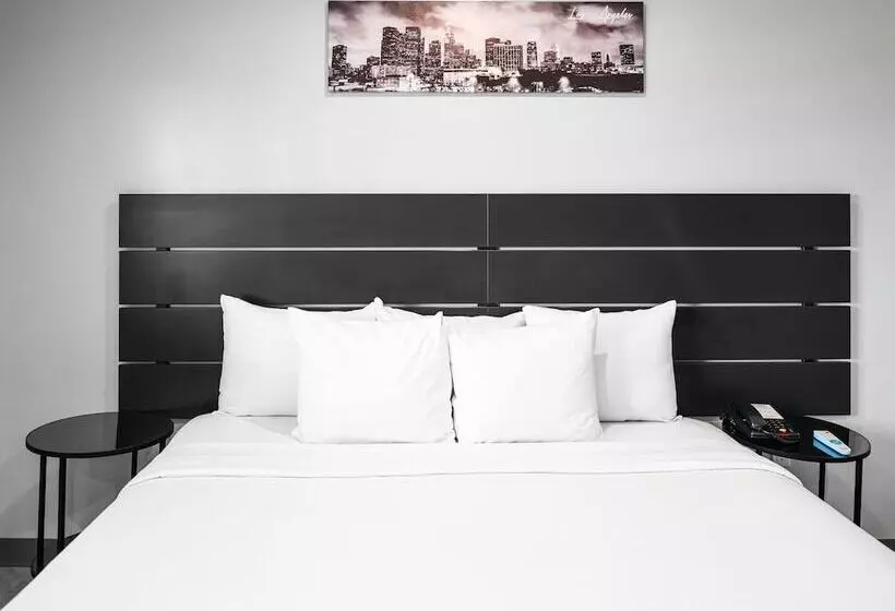 호텔 Hollywood Inn Express Lax