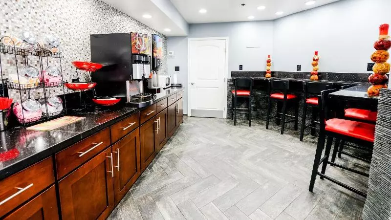 호텔 Hollywood Inn Express Lax