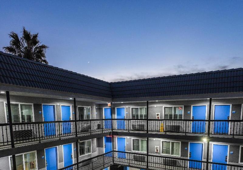 فندق Hollywood Inn Express Lax