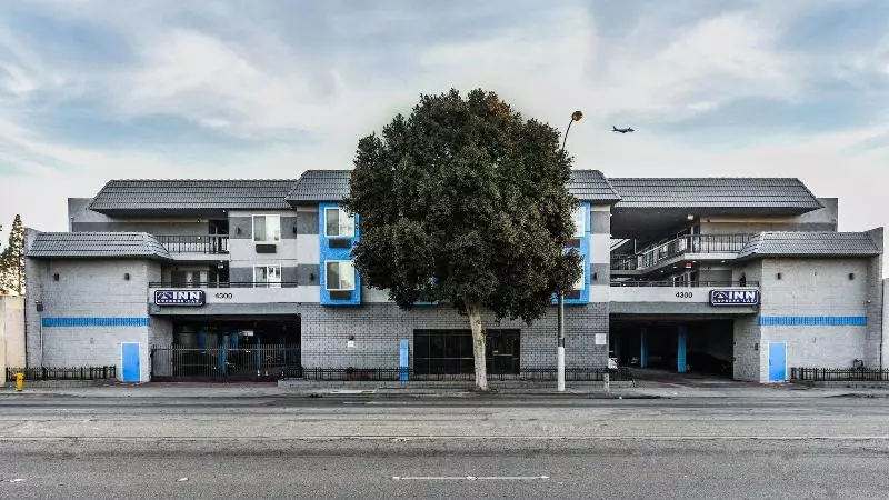 호텔 Hollywood Inn Express Lax