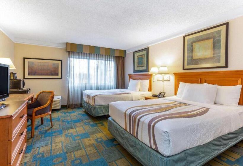 هتل La Quinta By Wyndham Redding