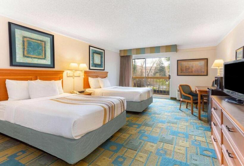 هتل La Quinta By Wyndham Redding