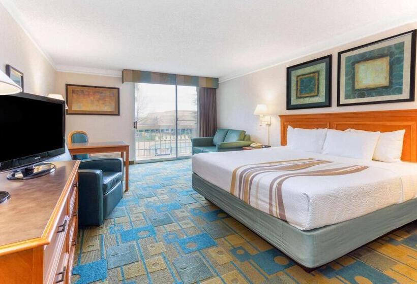 هتل La Quinta By Wyndham Redding