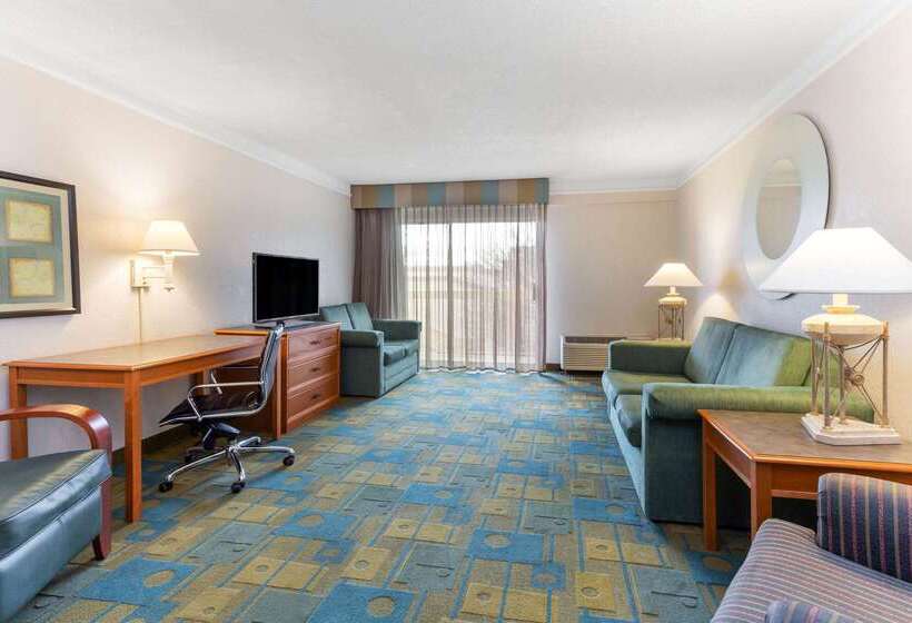 هتل La Quinta By Wyndham Redding