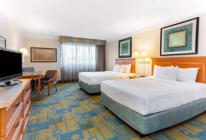 Hotel La Quinta By Wyndham Redding