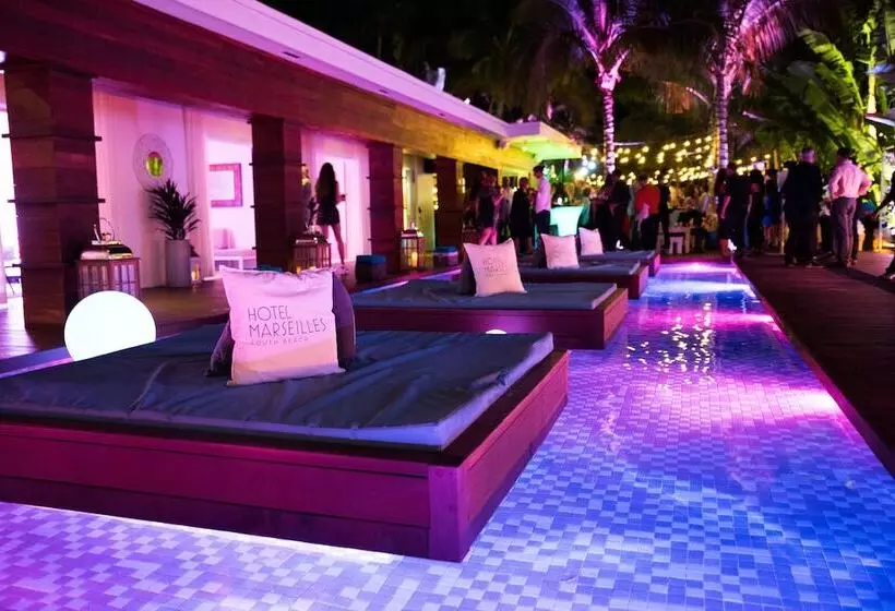 ホテル Marseilles Beachfront