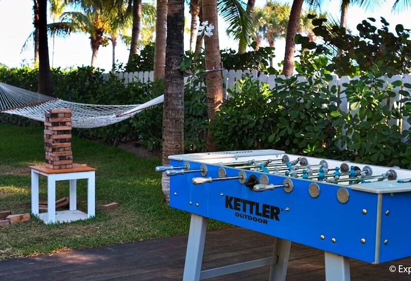 هتل Marseilles Beachfront