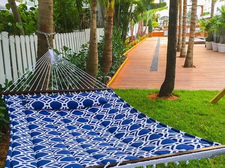 هتل Marseilles Beachfront