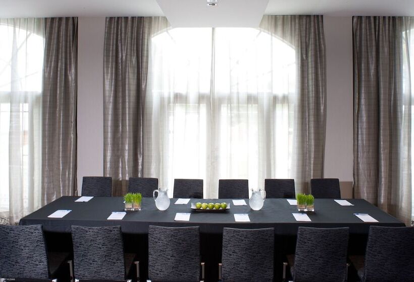 هتل Marseilles Beachfront