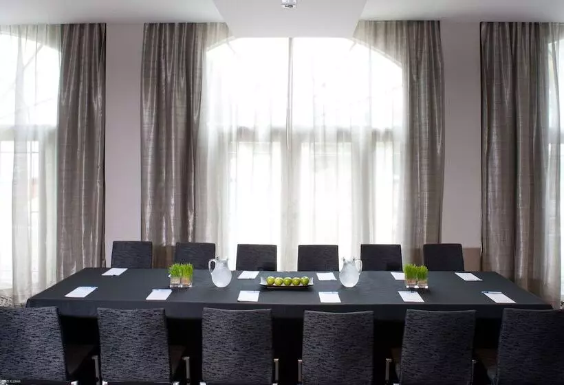 ホテル Marseilles Beachfront