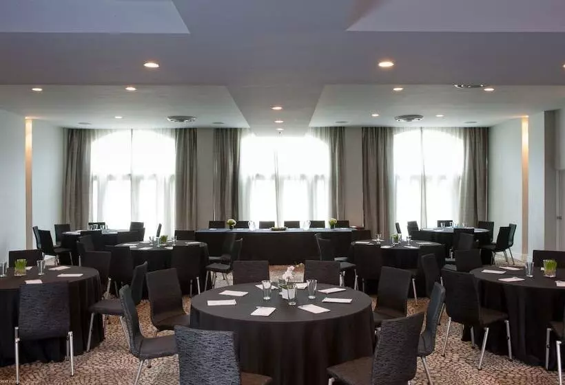 ホテル Marseilles Beachfront