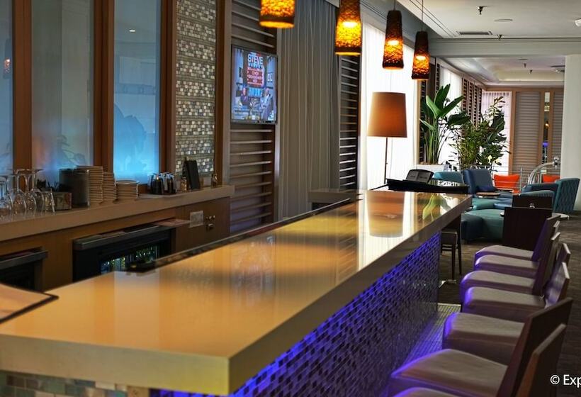 هتل Marseilles Beachfront