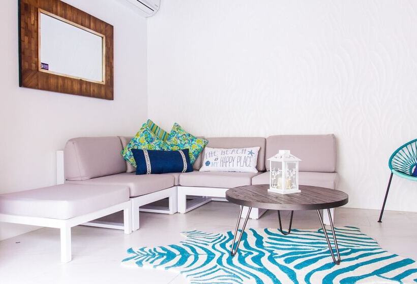 هتل Marseilles Beachfront