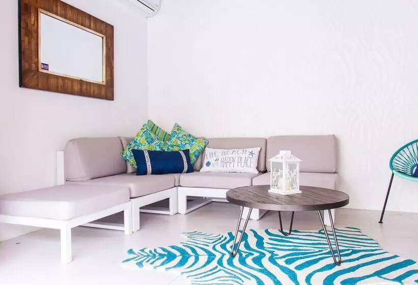 ホテル Marseilles Beachfront