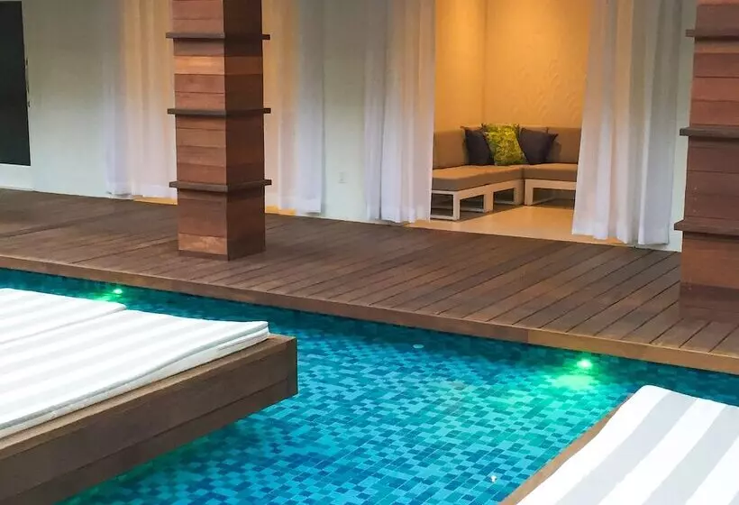 ホテル Marseilles Beachfront