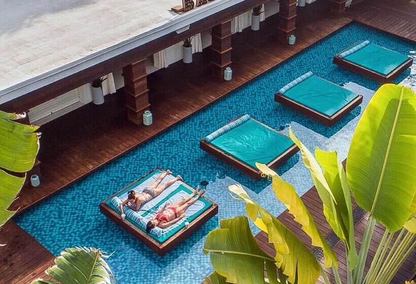 هتل Marseilles Beachfront