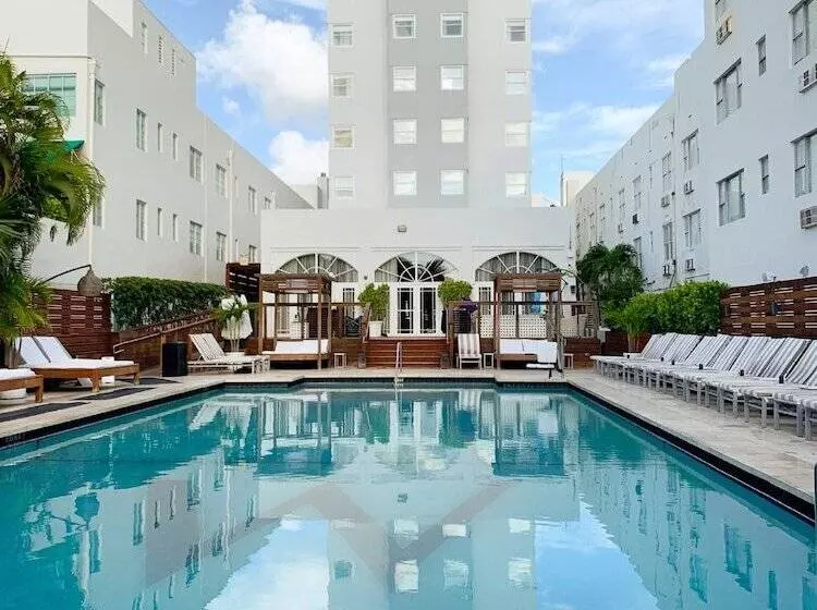 ホテル Marseilles Beachfront