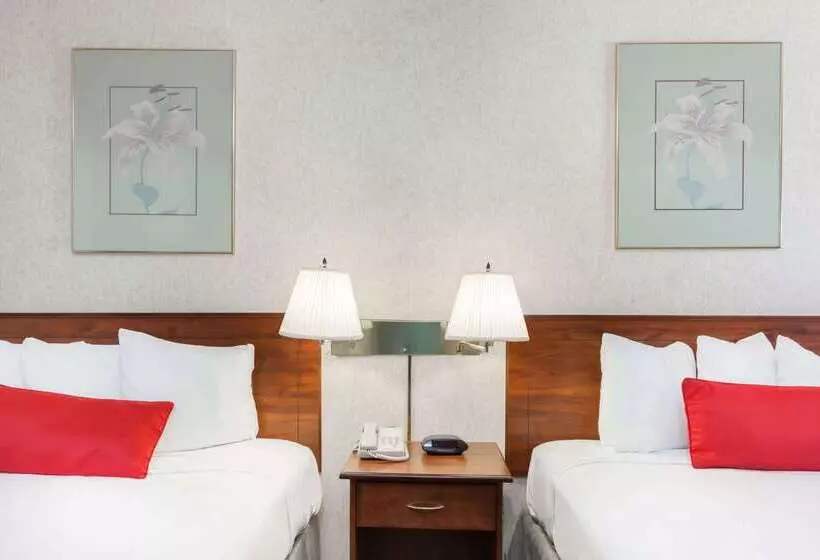 호텔 Ramada By Wyndham San Diego Poway Miramar