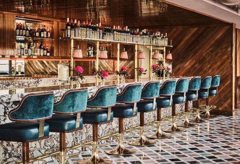 هتل The Newbury Boston