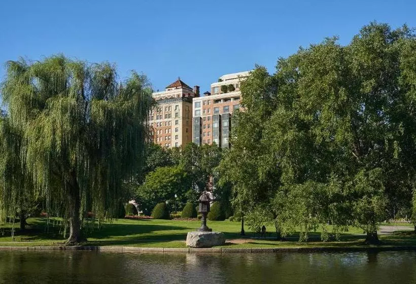 ホテル The Newbury Boston