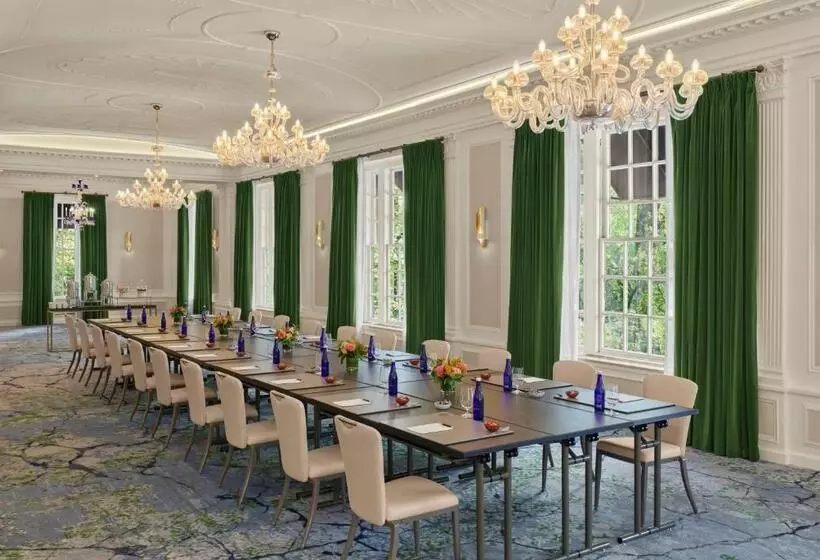 ホテル The Newbury Boston