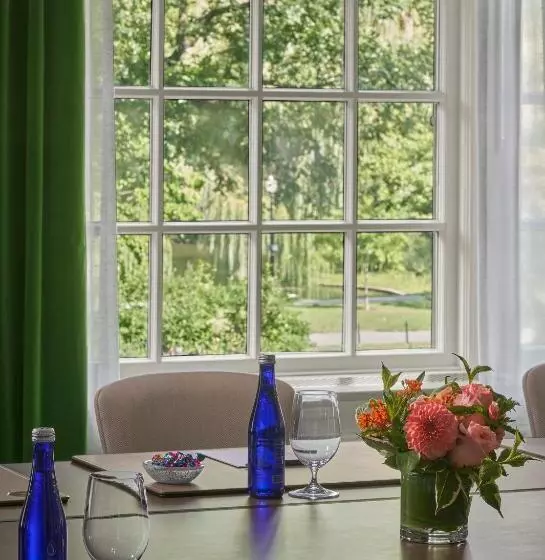 ホテル The Newbury Boston