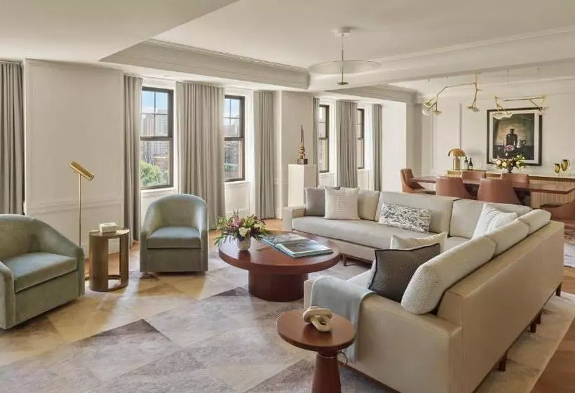 ホテル The Newbury Boston