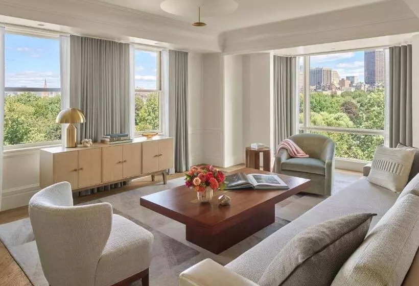 ホテル The Newbury Boston