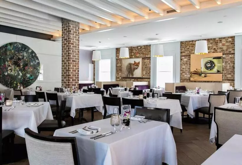 فندق The Vendue, Downtown Art