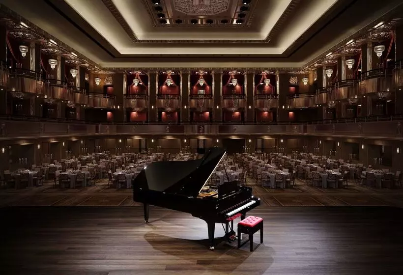 هتل Waldorf Astoria New York