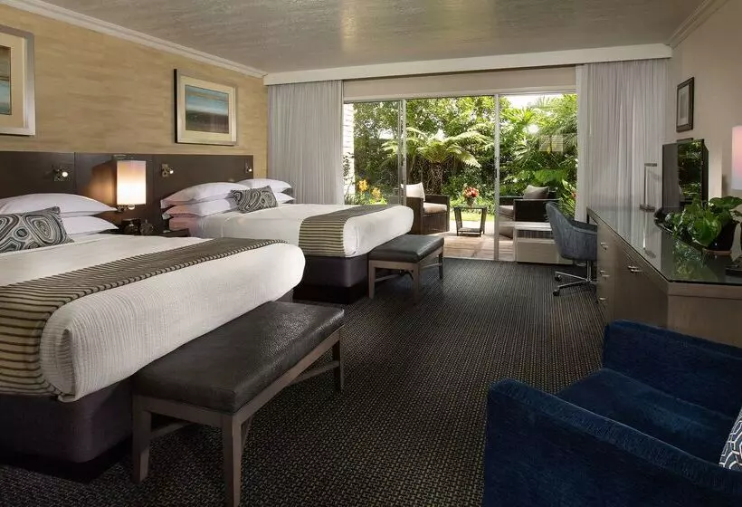 فندق West Beach Inn, A Coast