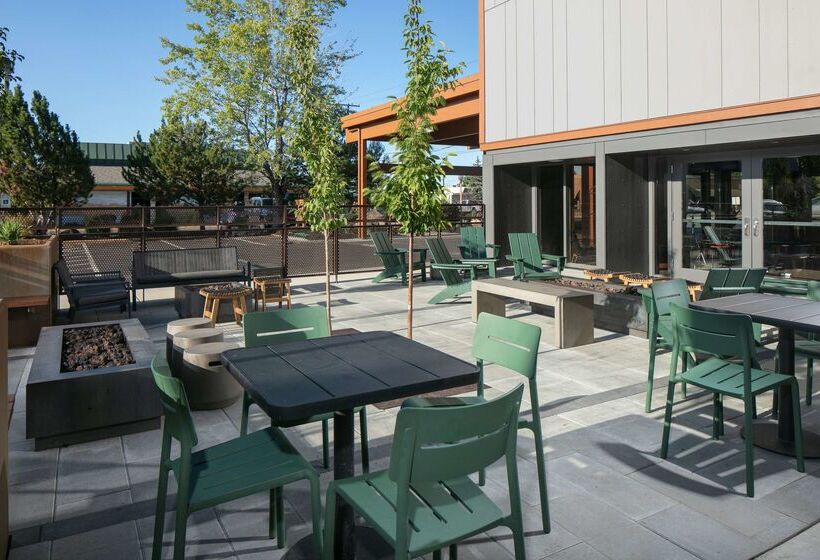 فندق على الطريق Waypoint