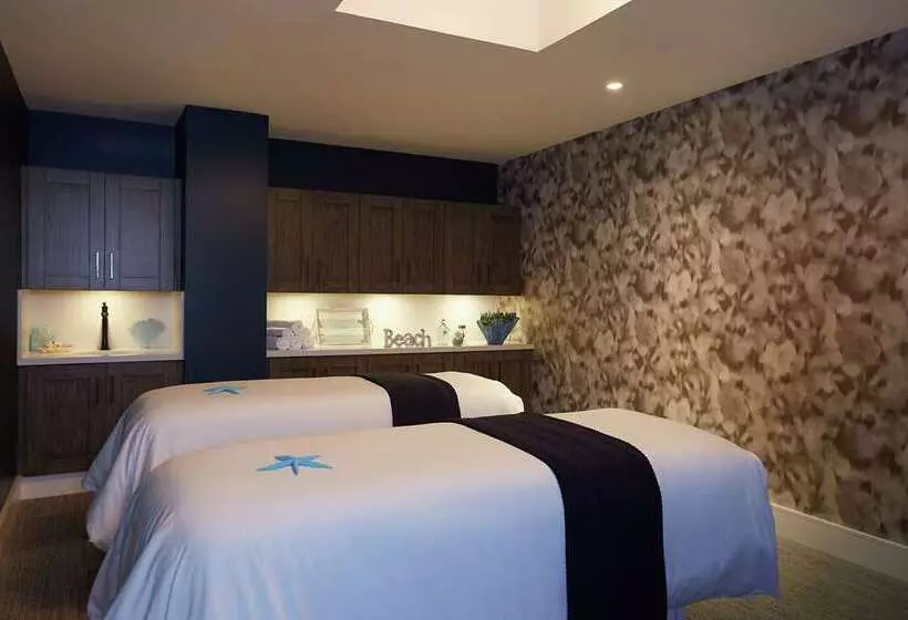 The Waterfront Beach Resort, A Hilton