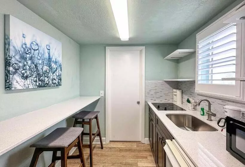 Thunderbird Beach Resort