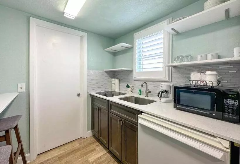 Thunderbird Beach Resort